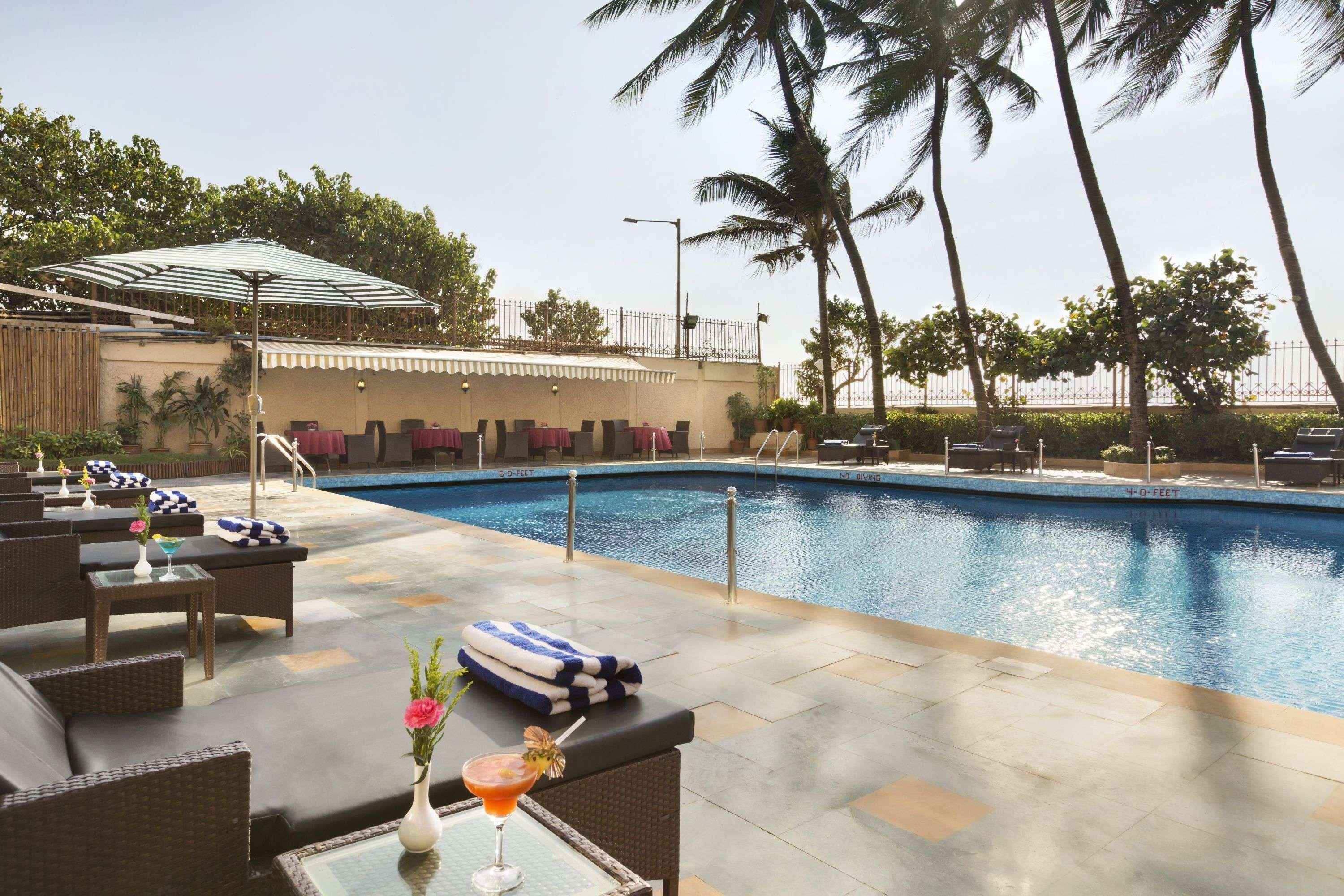 Ramada Plaza By Wyndham Palm Grove Hotel Mumbai Ngoại thất bức ảnh Pool at the Taj Mahal Palace