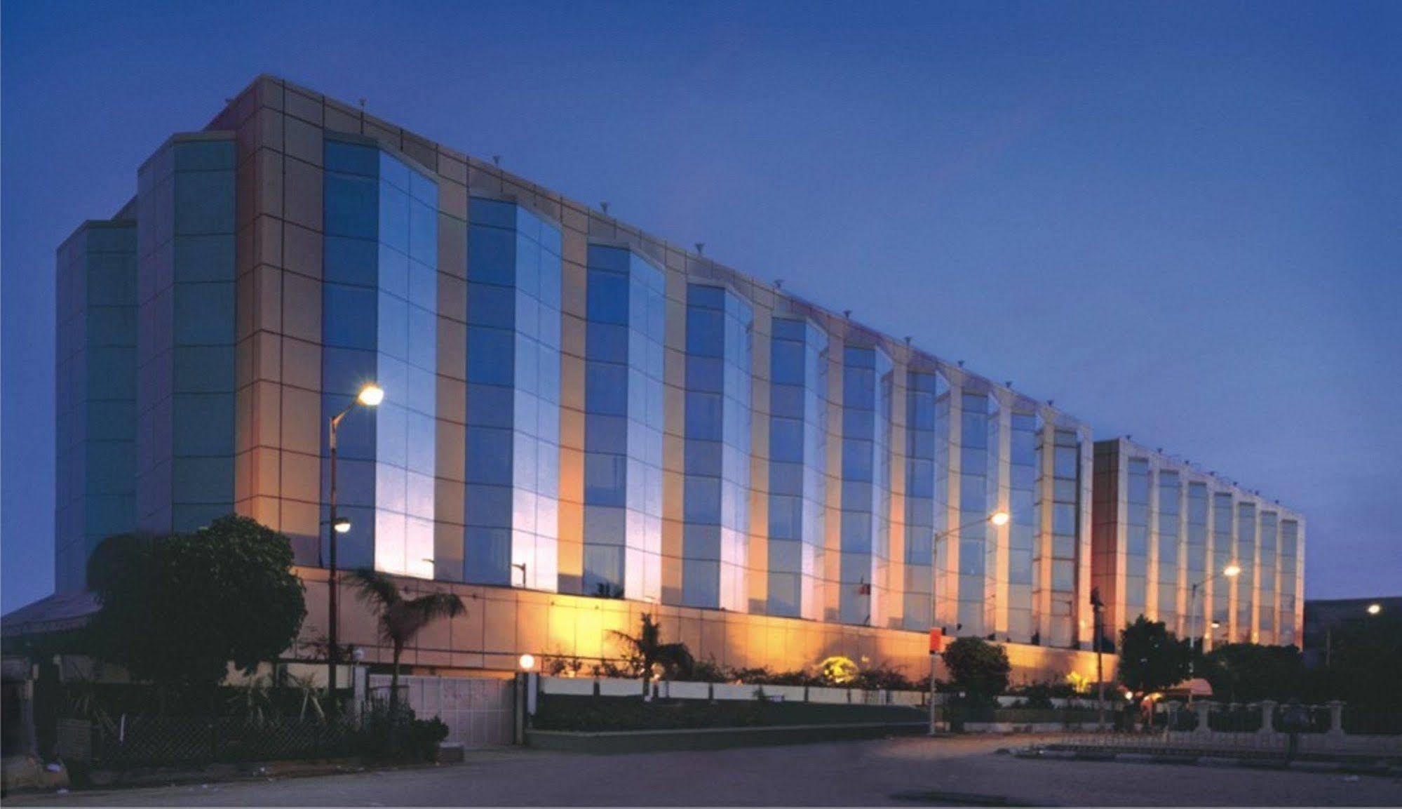 Ramada Plaza By Wyndham Palm Grove Hotel Mumbai Ngoại thất bức ảnh The 5-star Grand Hotel