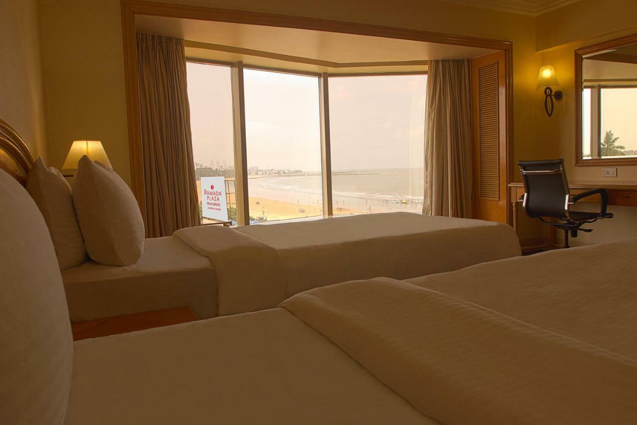 Ramada Plaza By Wyndham Palm Grove Hotel Mumbai Ngoại thất bức ảnh A room at the hotel